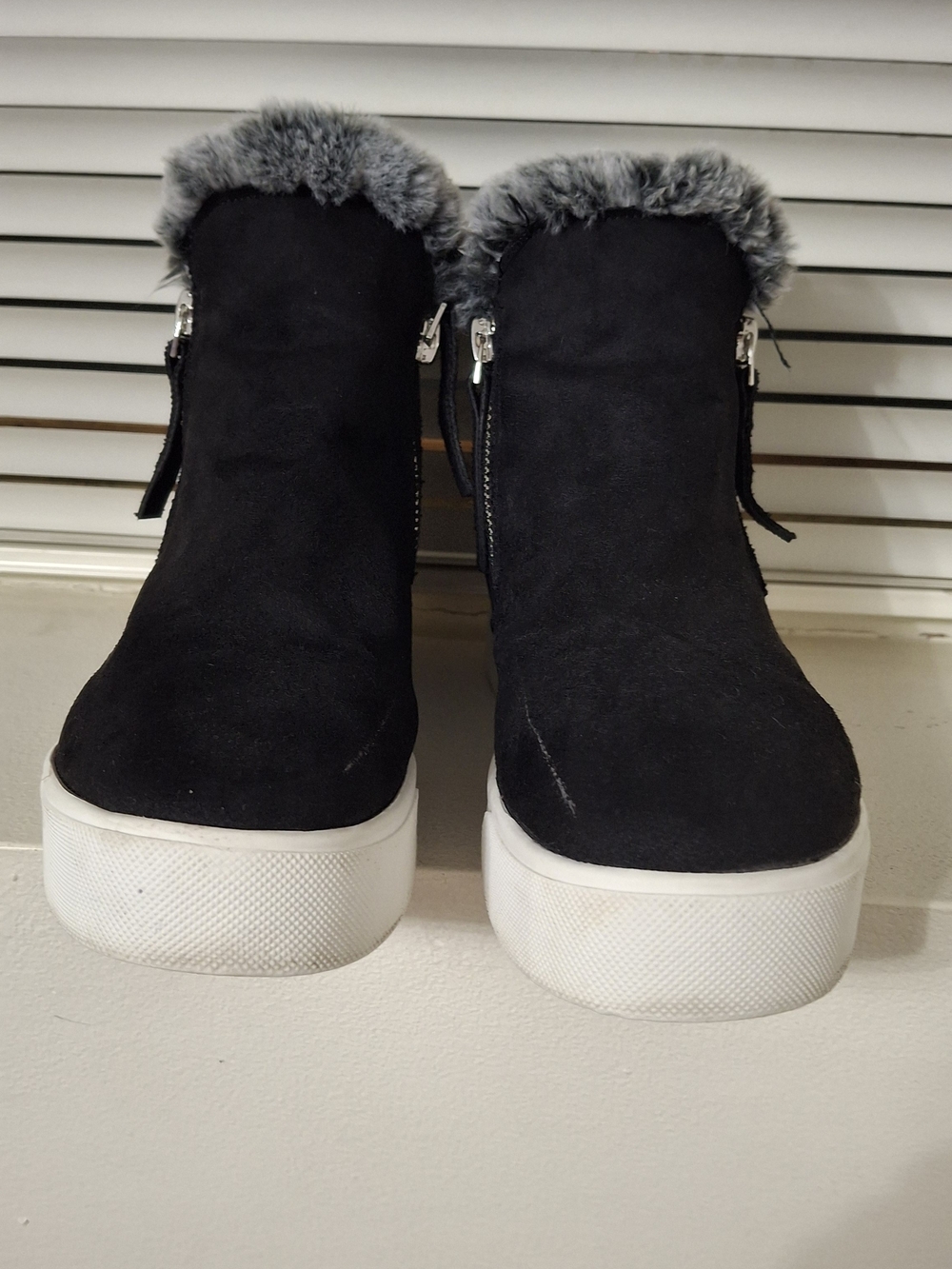 SODA Black Faux Suede Fur-Trimmed Hidden Wedge Sneakers - Women's Size 7